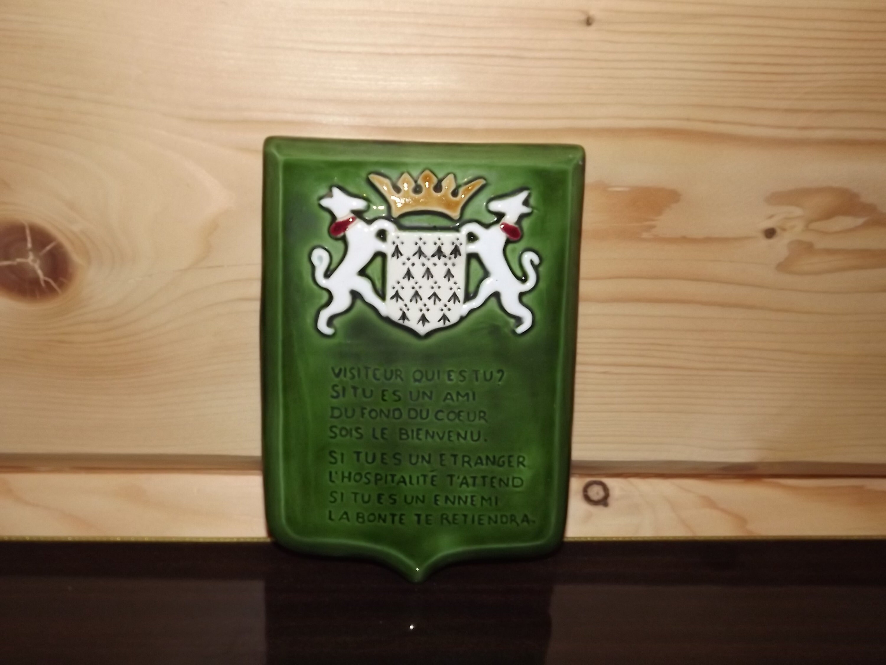 Plaque Murale en Céramique Vintage Français Par Jeanne Leveque Armoiries Bretonnes - Accueil Plaque 