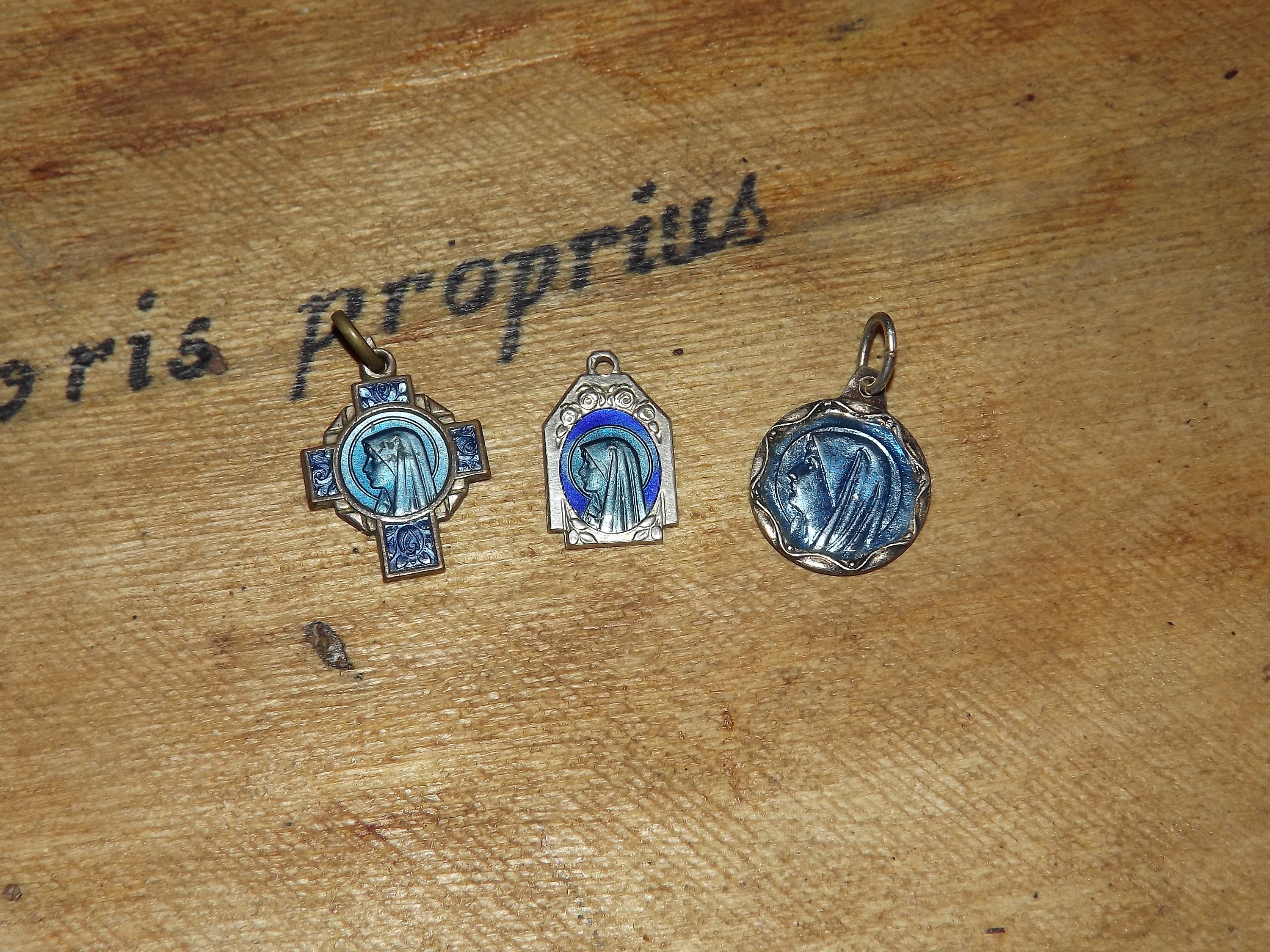 Vintage Christian Set de 3 Lourdes Médailles et Croix en Émail Bleu - Pendentifs Notre-Dame Catholiq