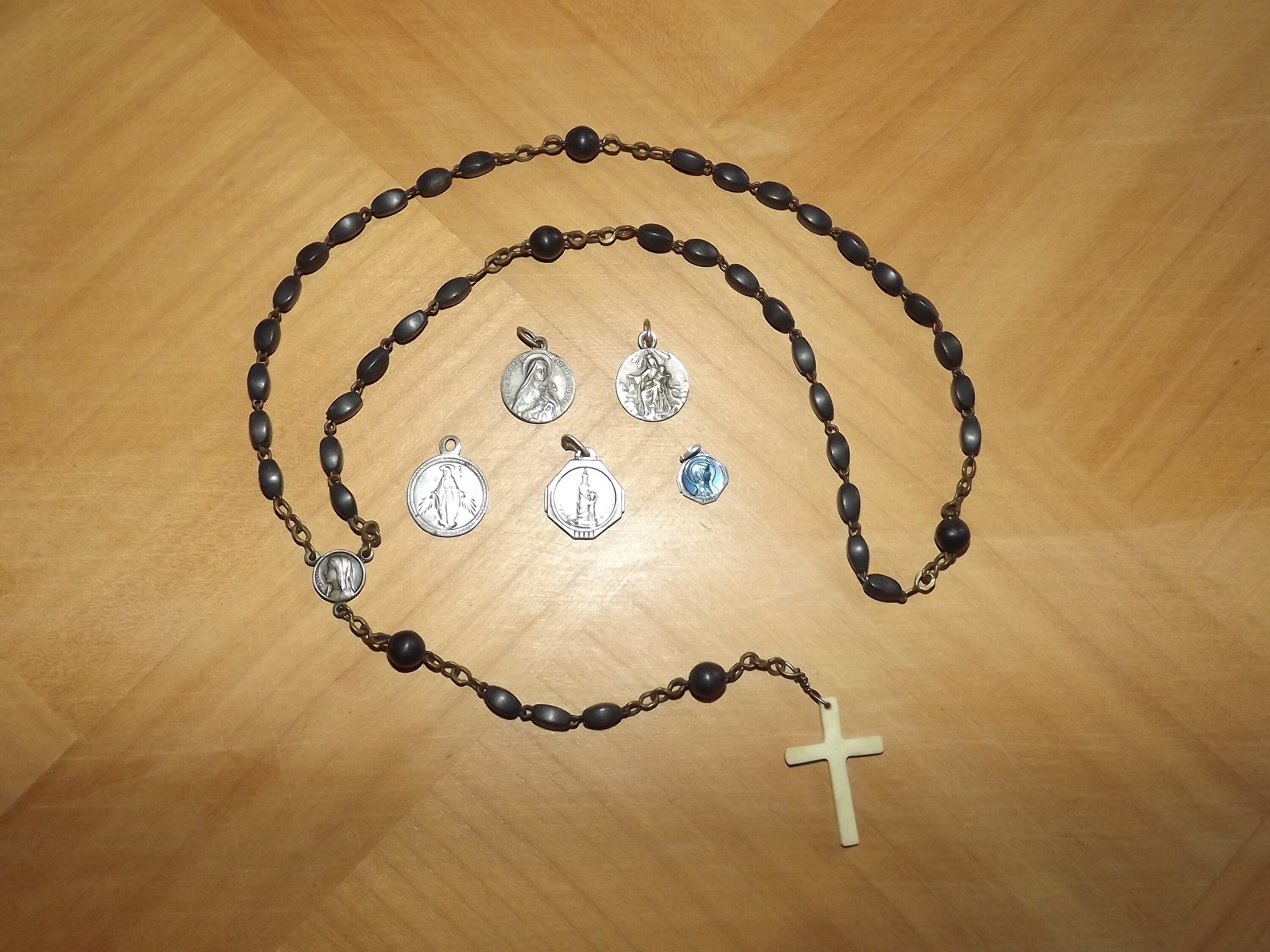 Ensemble Vintage de Français Rosaire et Médailles Chrétiennes - Médaille Jésus-Christ Sainte Thérèse