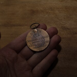 May include: A bronze medal inscribed with "R.F.F. LA GRANDE GUERRE POUR LA CIVILISATION 1914-1918"