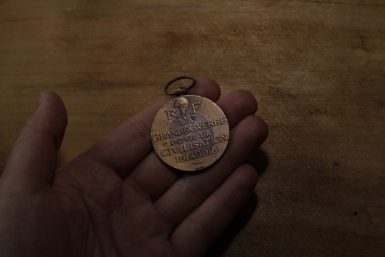May include: A bronze medal inscribed with "R.F.F. LA GRANDE GUERRE POUR LA CIVILISATION 1914-1918"