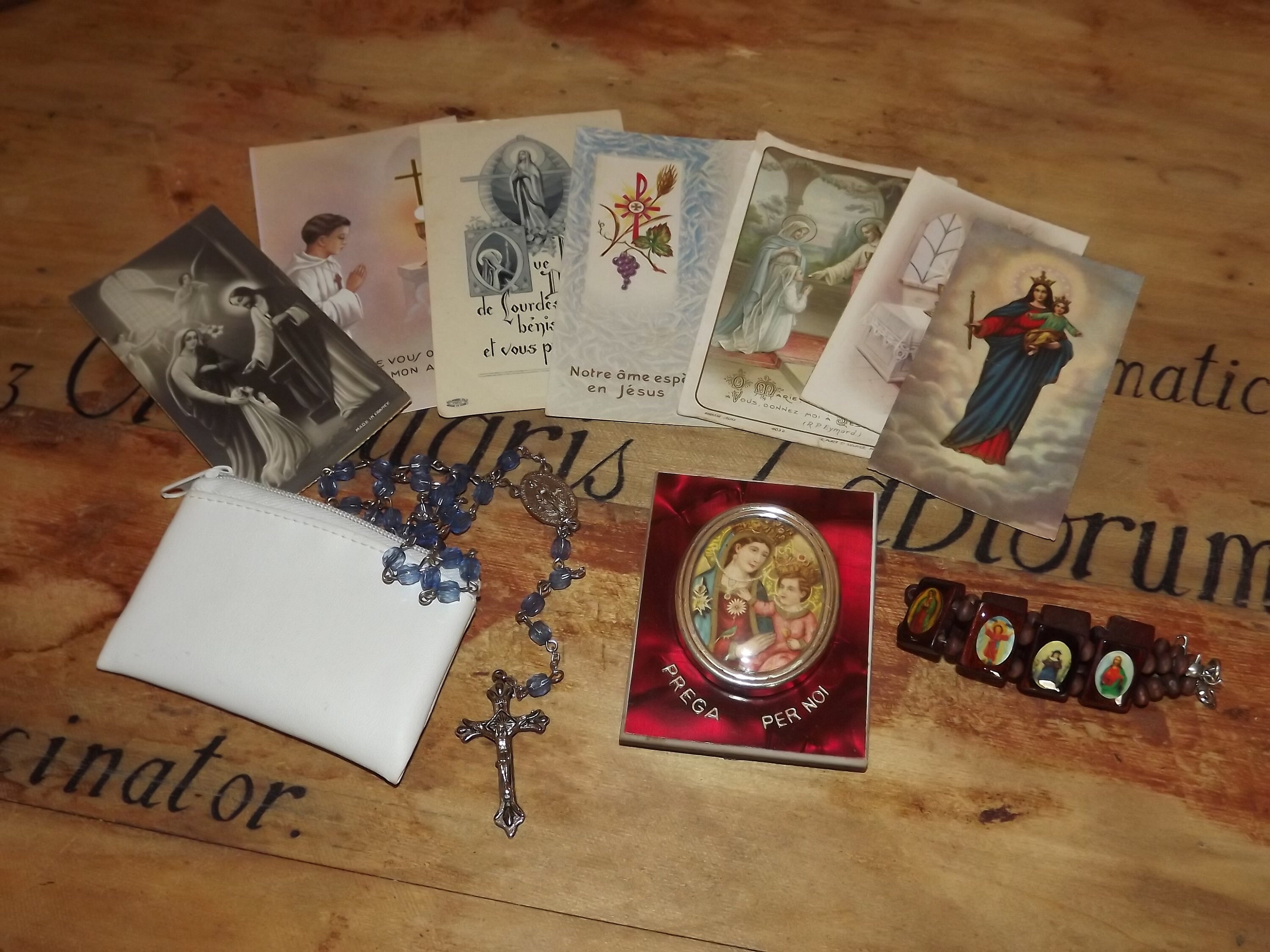 Ensemble Vintage de Français et Italien Christian Rosary Communion Card Icons Saint Bracelet en Bois