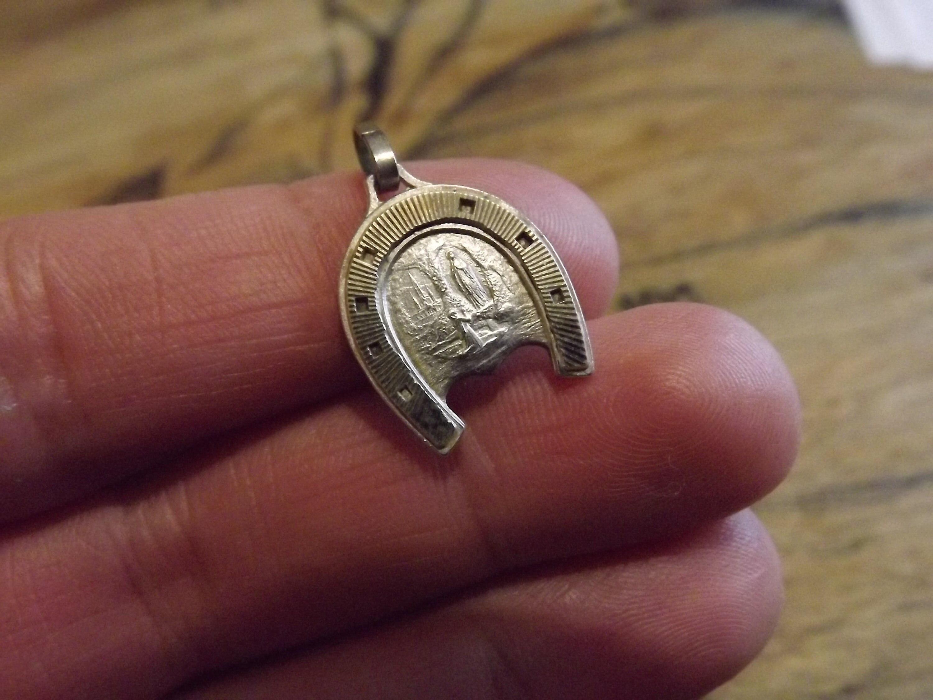Unique Français Christian Medal - Lourdes Medals Horse Shoe Apparition Scene Notre Dame de Medal