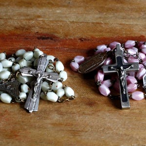 Vintage Set of 2 French Christian Rosaries - Glass Beads Rosaries White Rosary Lourdes Pink Rosary Basilique d&#39;Argenteuil Ostension de 1934