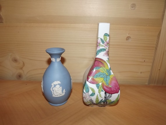 Vintage Set von 2 Französisch und englisch Vasen - Wedgwood und Porcelaine de Paris - einzelne Blumenvase - blau Wedgwood Vase - Pfirsich Baum Vase
