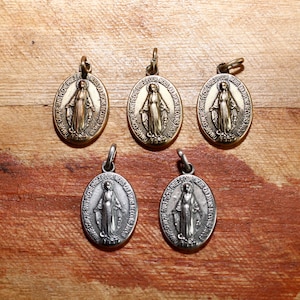 Vintage Set of 5 Miraculous Medals - French Virgin Mary Medals - Oval Miraculous Medals 2 Colors - Christian Pendants E1