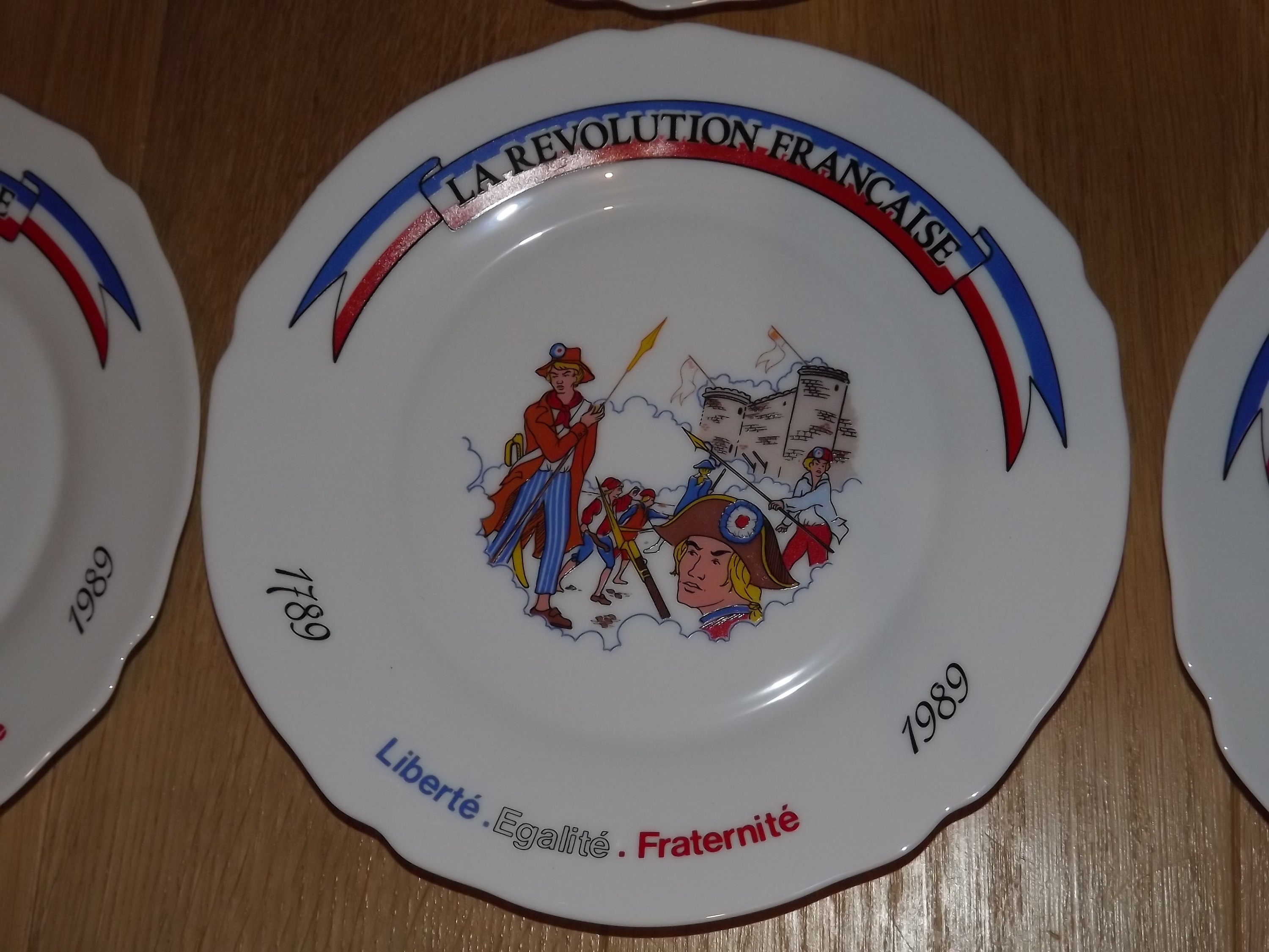 Assiette Plate Arcopal Révolution Française 1789/1989 - 23,5 Cm - Bon état