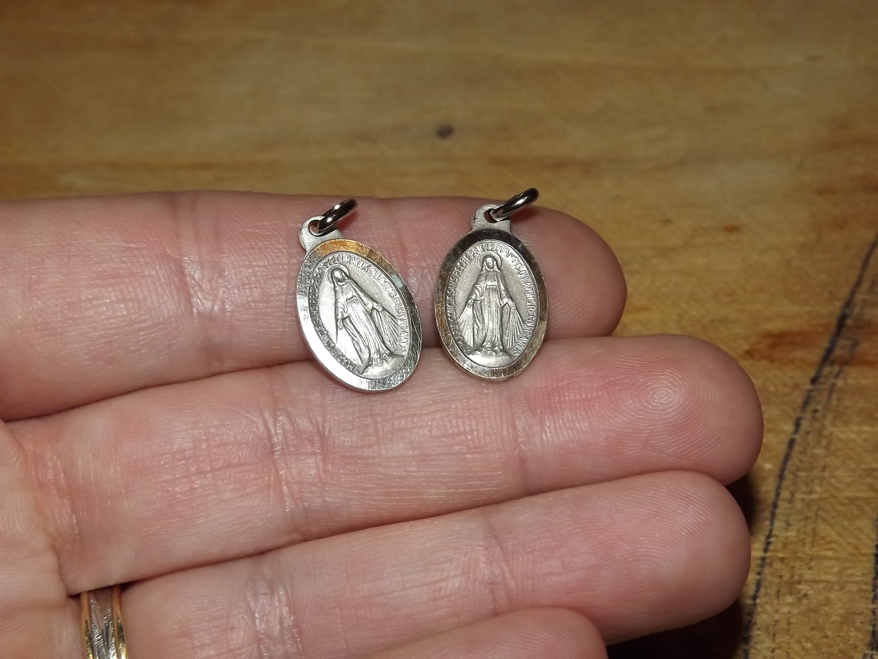 Français Médailles Miraculeuses Vintage - Ensemble de 2 Médailles Jumelles Chrétiennes La Vierge Mar