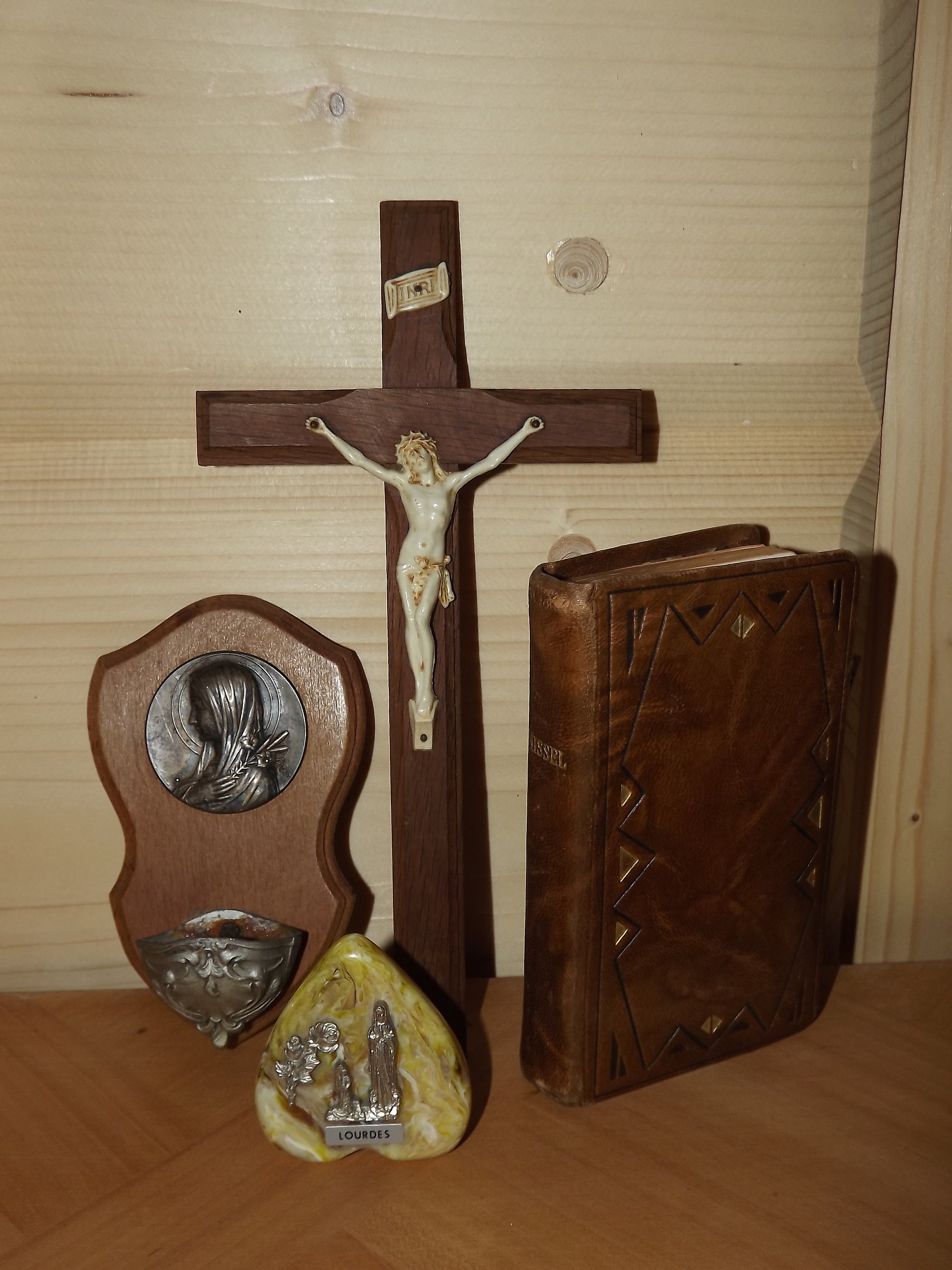 Français Christian Set Missel de Sainte Thérèse - Crucifix en Bois Vierge Marie Benitier Résine Déco