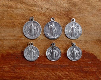 Conjunto antiguo de 6 medallas de San Benito - Colgantes benedictinos de aluminio - Cruz PAX - Benito de Nursia - Medalla de la Orden de San Benito AL