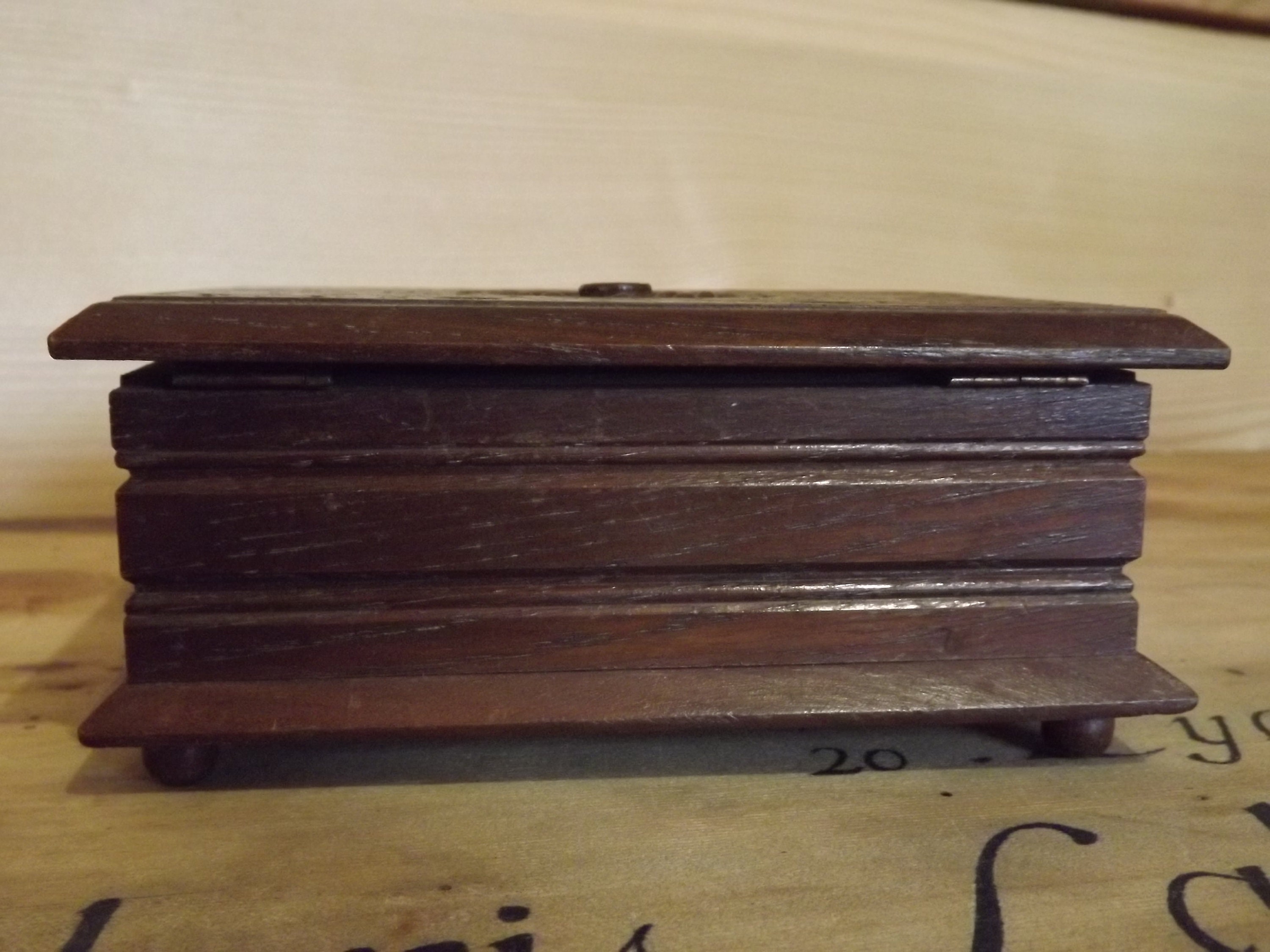 Ancienne boite / bonbonnière, décor Laplau, de Villeroy & Boch