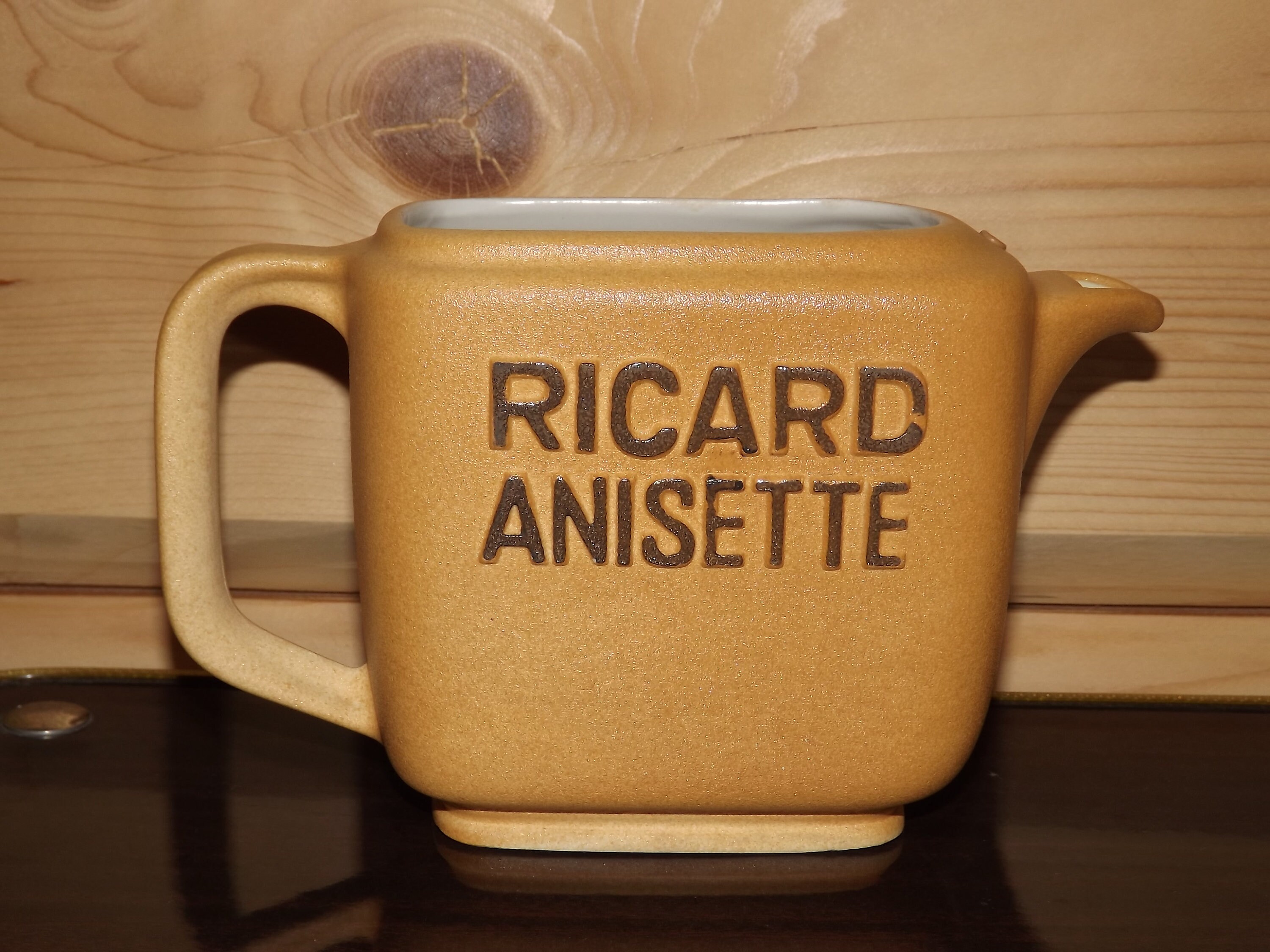 Carafe publicitaire en céramique pour Ricard Anisette des Ateliers de  céramique Ricard France - Début de Série