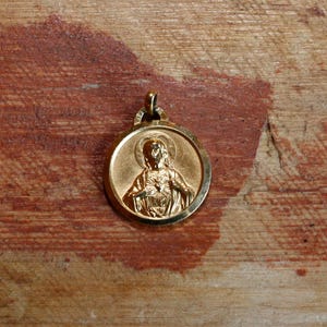 Vintage French Christian Jesus Medal Gold Plated - Catholic Pendant Jesus Regina Decor Carmeli O.P.N - C2