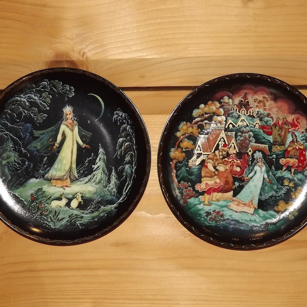 Ensemble vintage de 2 assiettes d’art russe - Kholui Art Studios - Assiettes en porcelaine Russian Tales The Legend Of The Snowmaiden Series