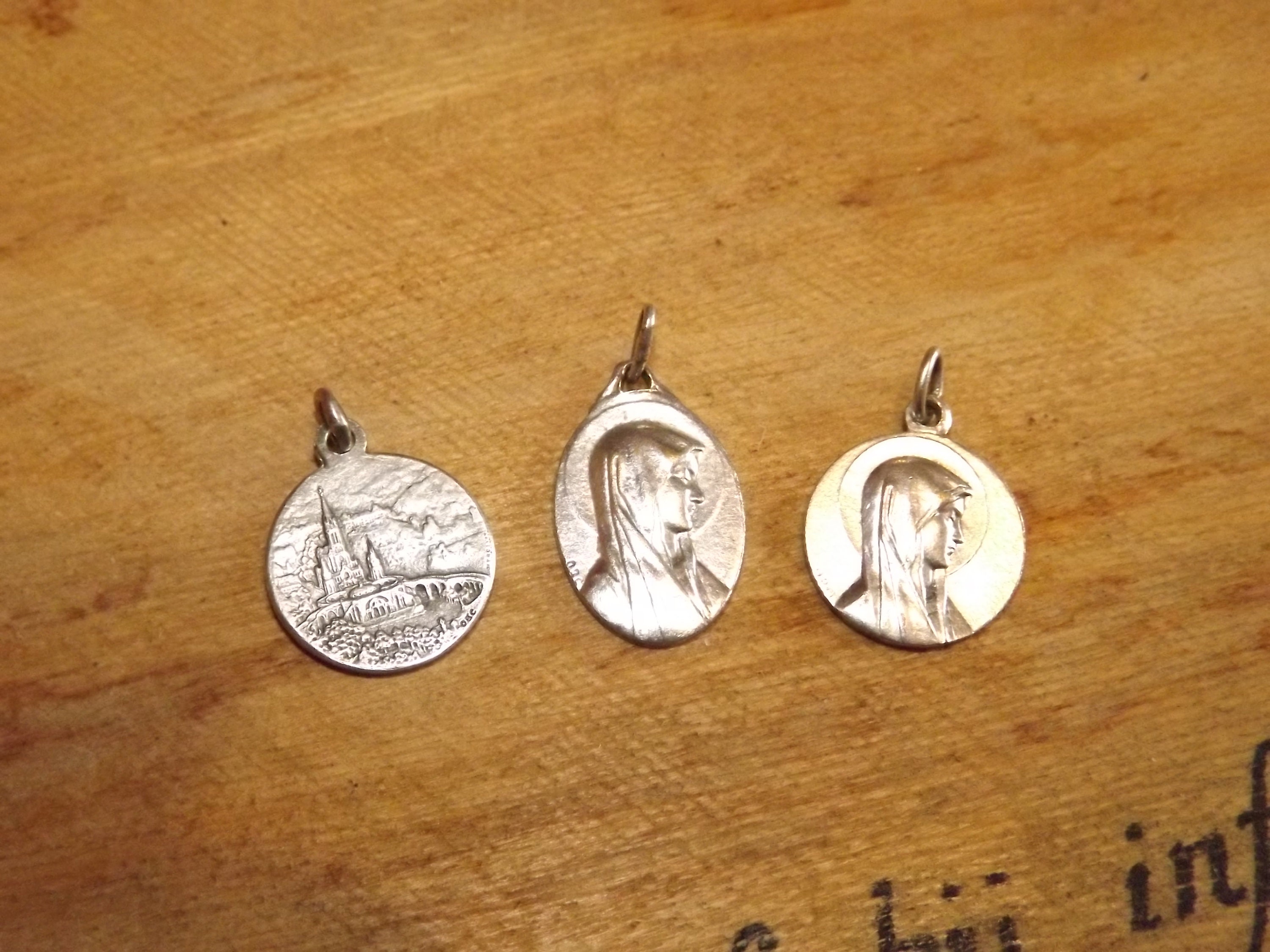 Français Millésimé de 3 Médailles Lourdes - Médaille Notre-Dame Pendentif Basilique Scène d'appariti