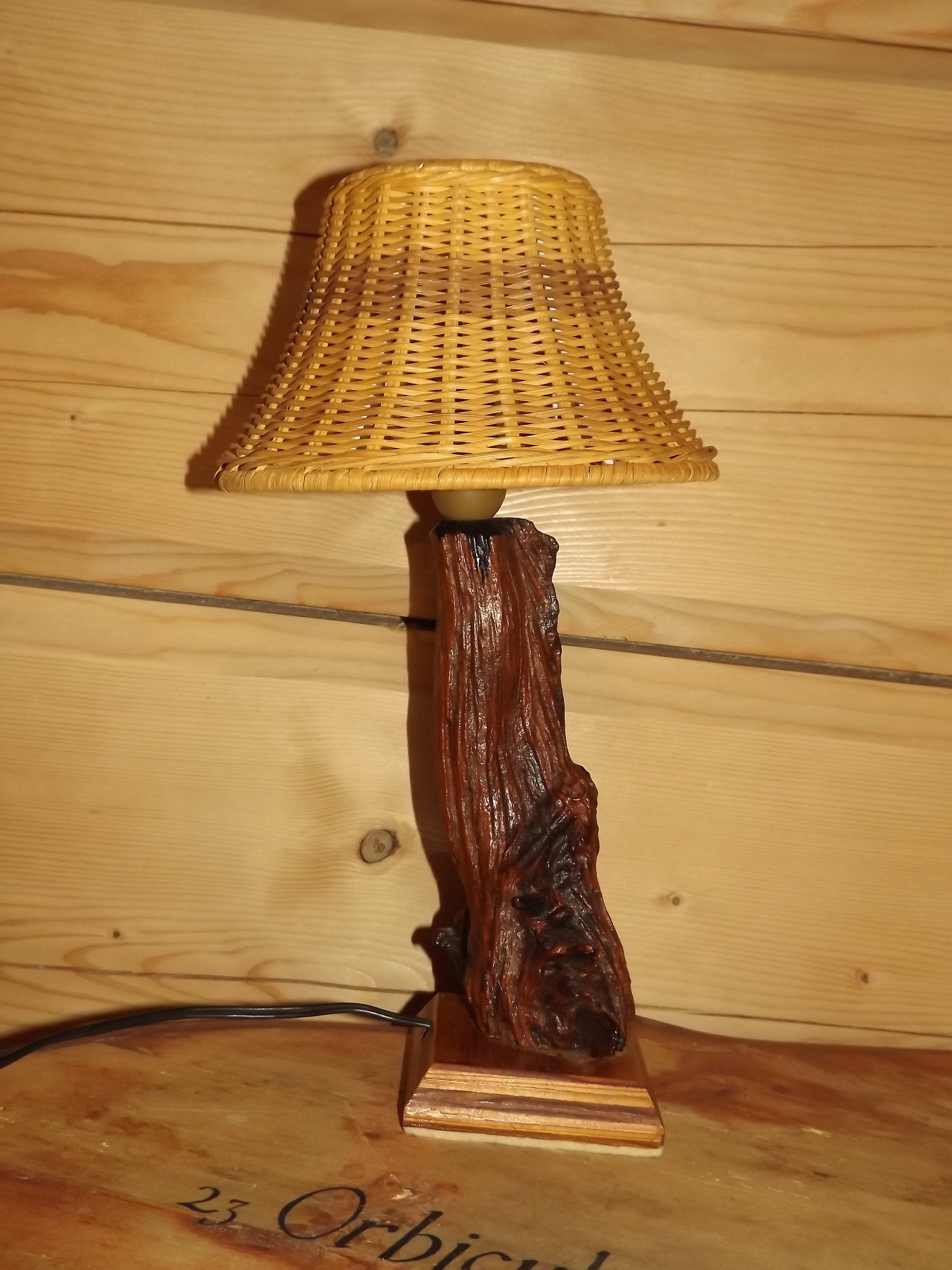 Vintage Lamp Wood & Wicker Shade - Made in Poland Reclaimed Table Lampe de Campagne Inspirée La Forê