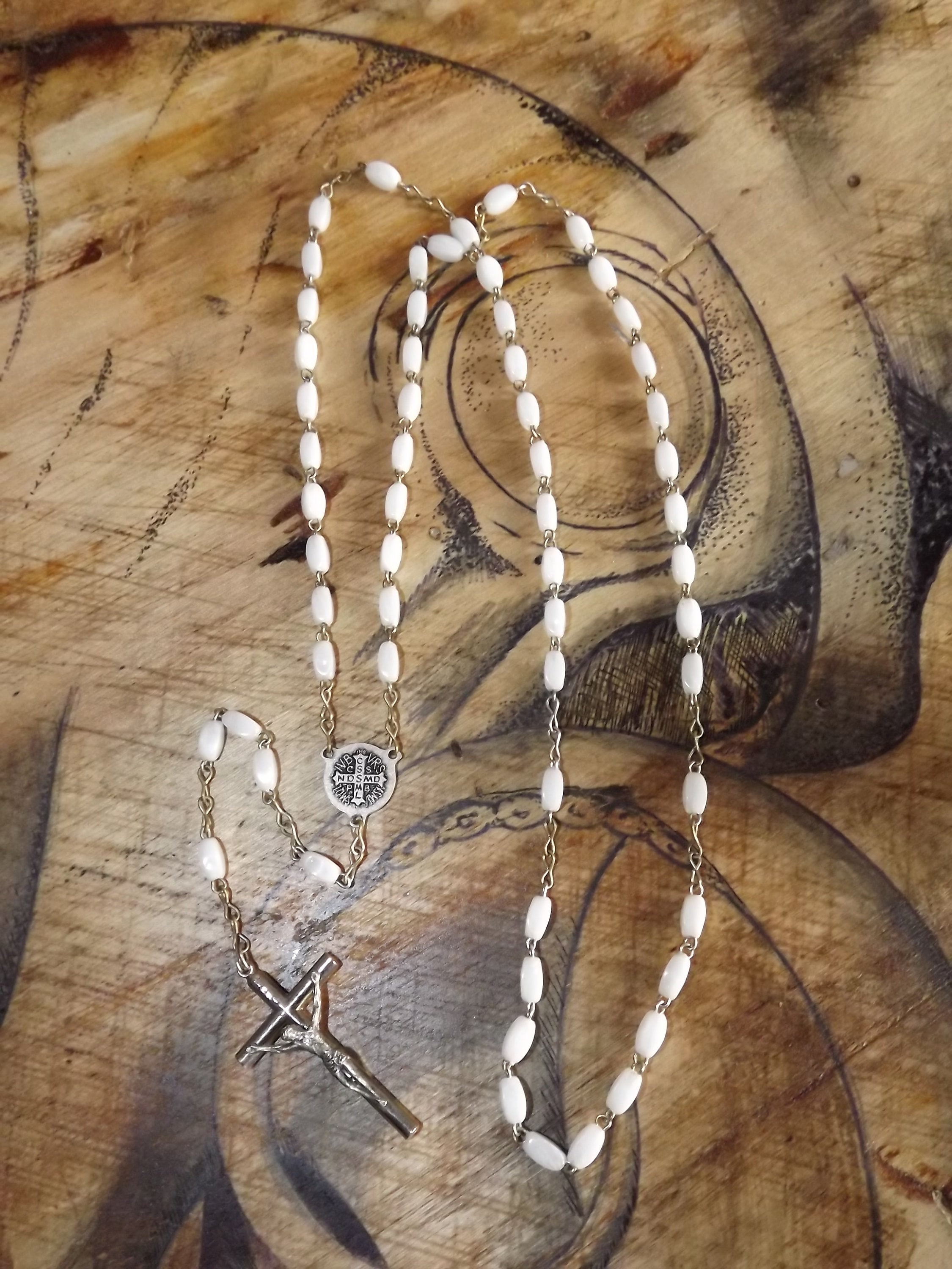 Médaille Saint-Benoît Rosaire Perles de Verre Blanc - Croix Bénédictine Pax Benoît Nursia Ordre Sain