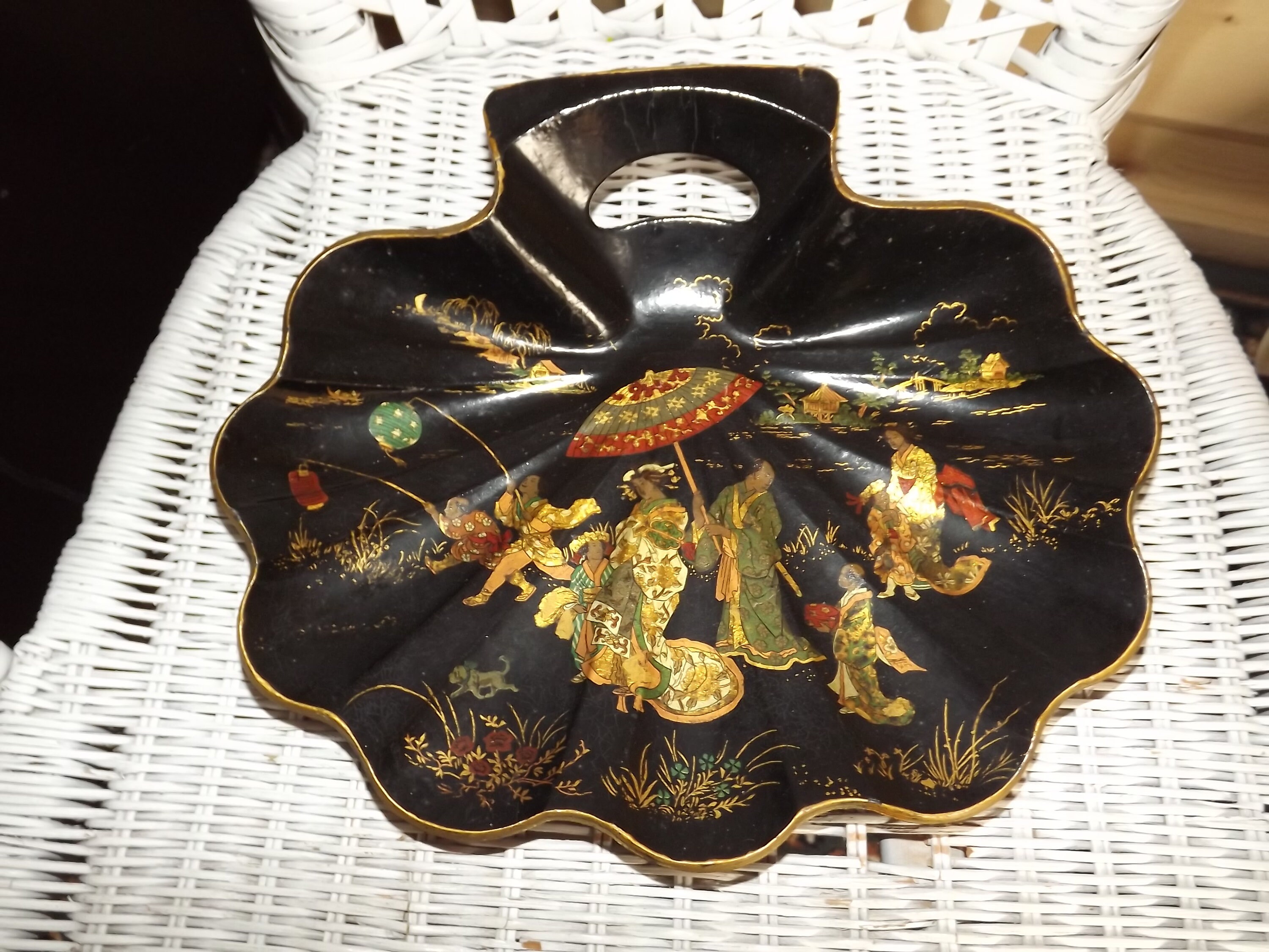 Vintage Laquer Tray Shell Shaped From Indochina Mid-Century Asian Scene - With Handle Wood