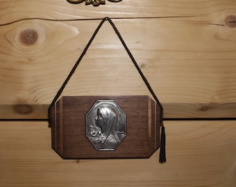 Vintage Franse christelijke Lourdes-muurdecoratie, gesigneerd T.Parvillers - houten plaquette met reliëf: portret van Onze-Lieve-Vrouw van Lourdes