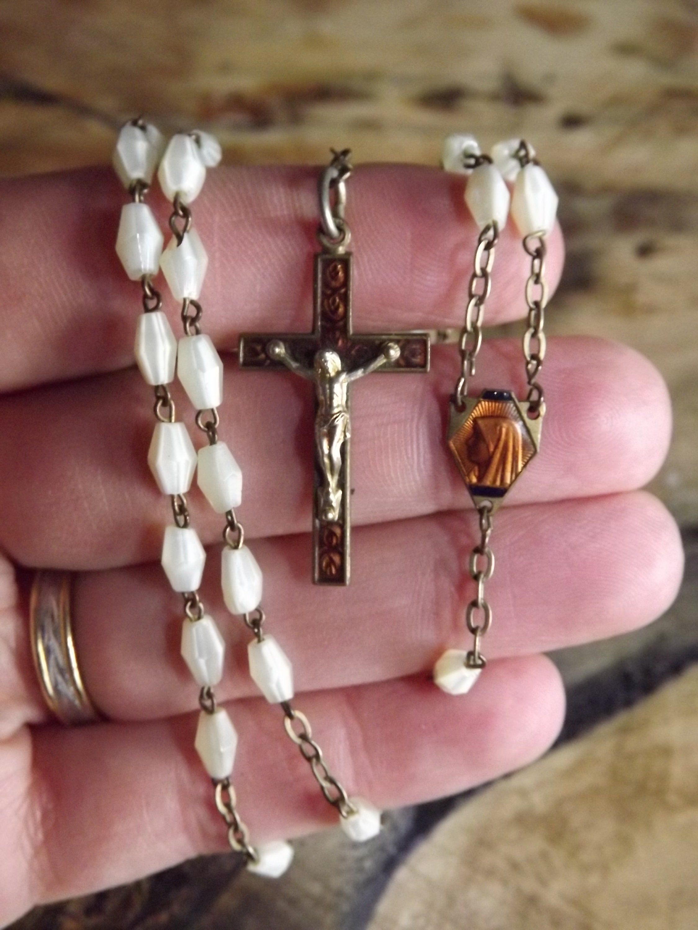 Belle Français Crucifix en Laiton Émail Du Rosaire avec Perles de Verre Blanc - Rosaire La Médaille 