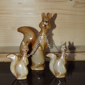 Vintage Eichhörnchen und zwei Baby Eichhörnchen Figuren - Tierfiguren - Eichhörnchen mit Kettengliedern - Sammlertier Made in Hong Kong