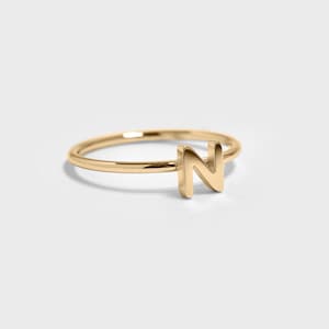 Anillo apilable con letra inicial en oro (N-Z), anillos minimalistas para mujer, anillos apilables, regalos para el día de San Valentín, acero inoxidable con PVD en oro de 18 quilates