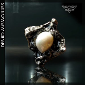 Pearl ring &quot;Arimanthé&quot;, druid ring of snow storm essence.