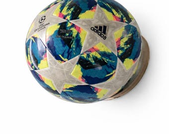 The invisible wall mount for your balls:  Soccer Basketball Handball Football
