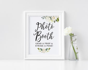 Photo Booth Prendi un oggetto di scena e metti un cartello di posa, modello di cartello per matrimonio, fiori bianchi, scritta elegante e moderna #WHT020BND