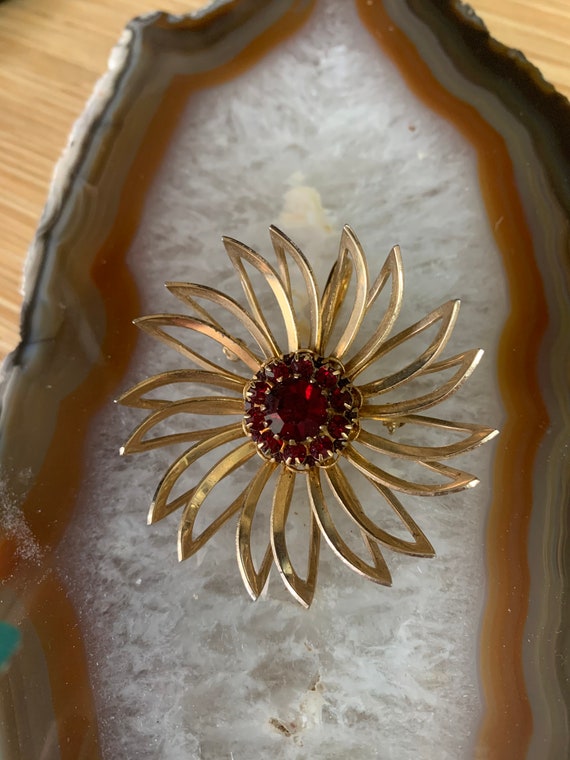 1960's Sarah Coventry red faceted stone brooch