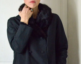 Años 60 Made in France Abrigo “Fouks” “Cocktail raincoat” Cuello de piel Gabardina impermeable