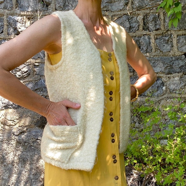 70s "Atelier du Plan de Dieu" Tissé à la main Made in France Gilet fait main en laine brut Cardigan sans manches