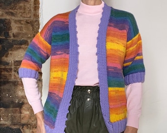 90s Gilet arc en-ciel en laine tricoté main Festonné à rayures Cardigan Manches courtes Rayé Fait à la main