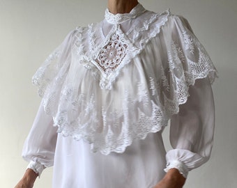 90s Dentelle Blouse en mousseline Volant Col jabot Baroque romantique Made in Italie Chemisier chemise