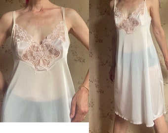 70s Made in France Nuisette french label "Celon" Dentelle Lingerie française Robe-nuisette Crème ivoire Satinée soyuese