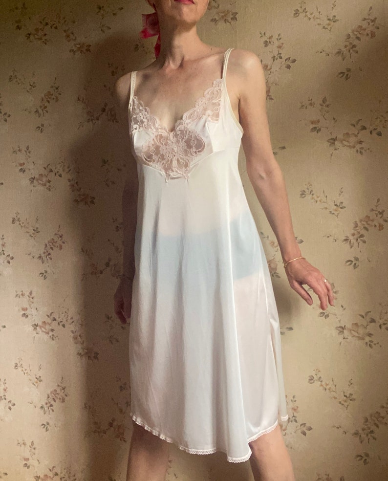 70s Made in France Nuisette french label Celon Dentelle Lingerie française Robe-nuisette Crème ivoire Satinée soyuese image 3