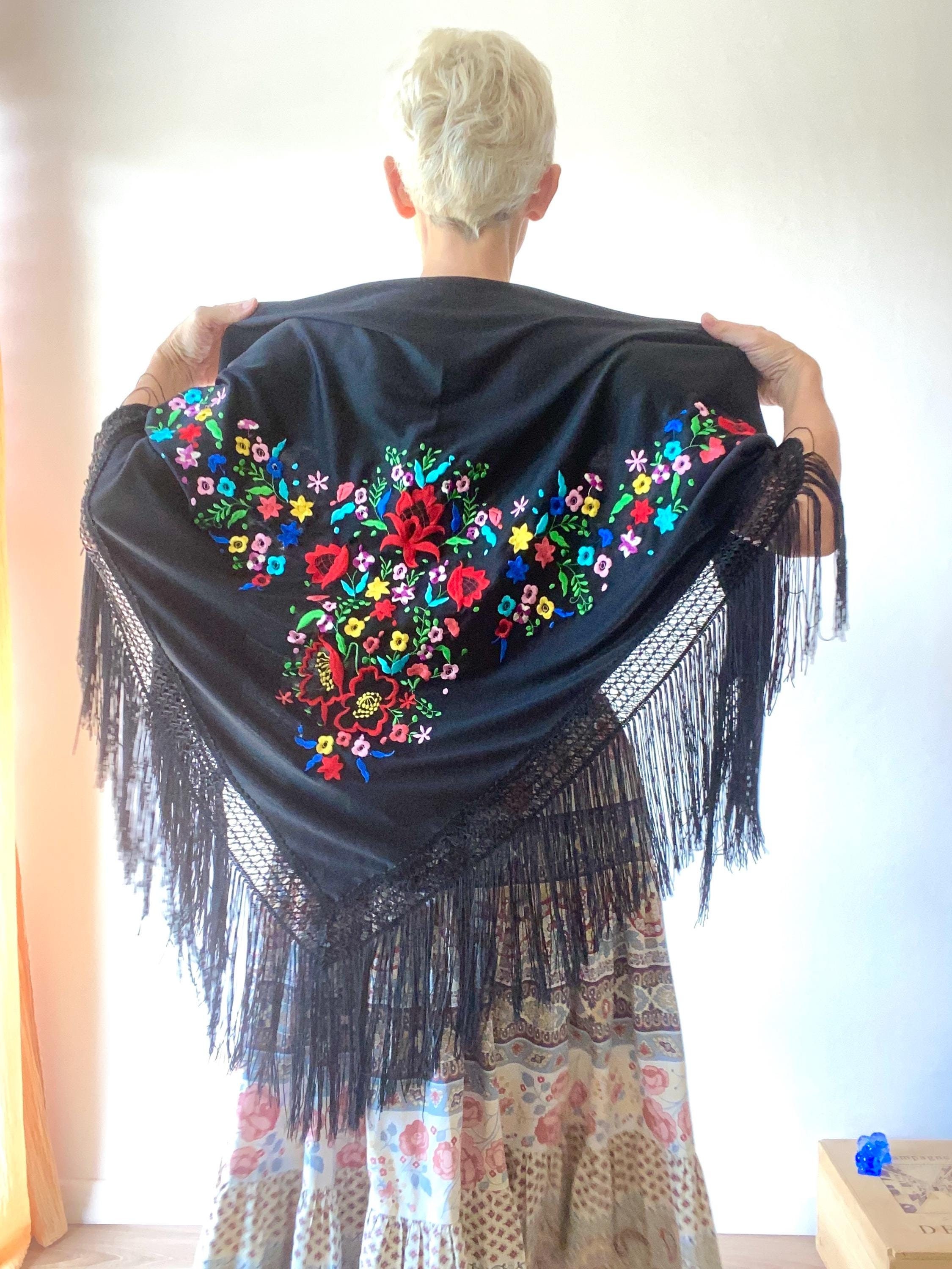 Scialle ricamato in raso Boho anni '90 con frange Scialle Gipsy