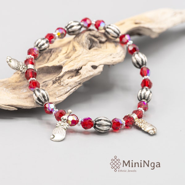 Bracelet stretch avec porte-bonheur indiens vintage perles d’argent et perles de cristal