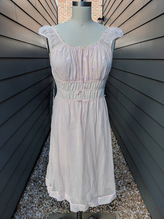 1960s-70s Night gown // Vintage Night gown // pink