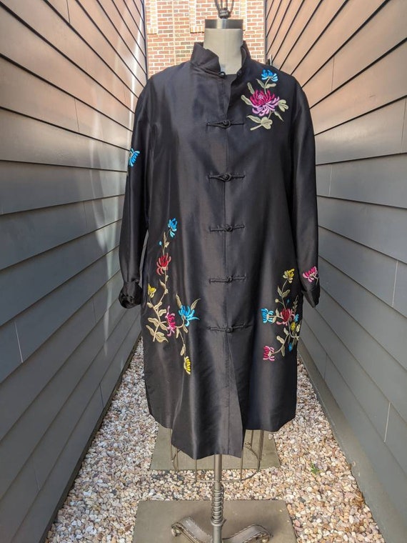 Vintage Vietmanese Hand Embroidered Silk Jacket //