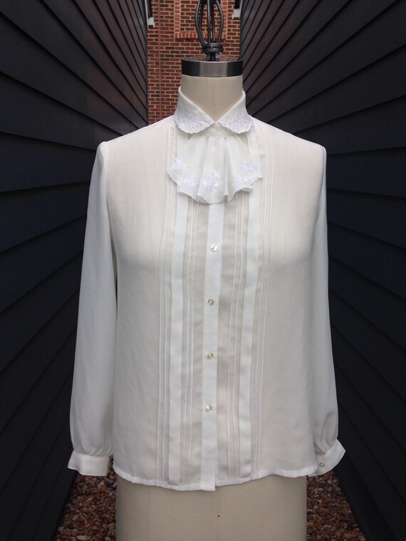 Vintage Silk White Blouse with Jabot // Vintage Bl