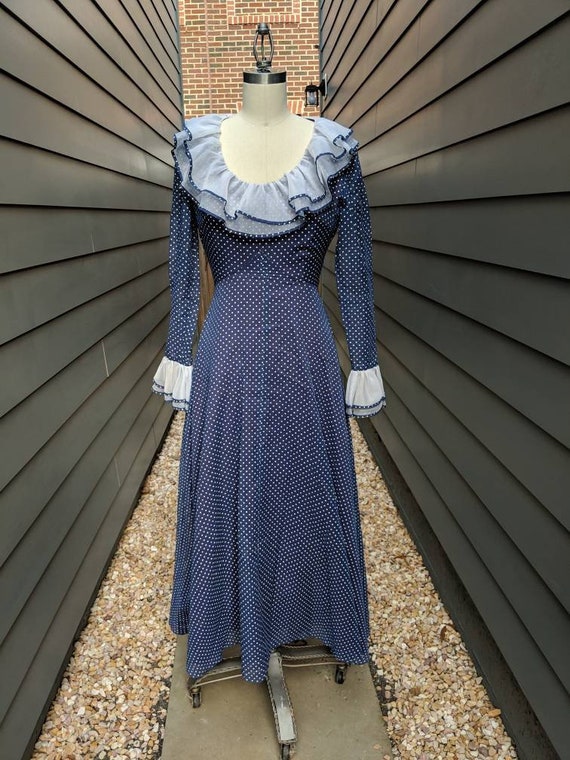 1970s Blue polkadot dress with ruffle collar // Ru