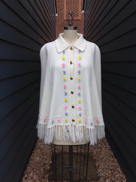 1960s Knit Cape // Vintage Cape // Vintage embroid