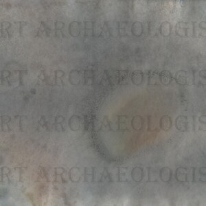 Op de afbeelding: Een getextureerde, verouderde papieren achtergrond met een vervaagde, gevlekte uitstraling. Het papier heeft een grijs-beige kleurenpalet, met de tekst "ART ARCHAEOLOGIST" vaag zichtbaar over het oppervlak. Het algehele effect is vintage en verweerd.