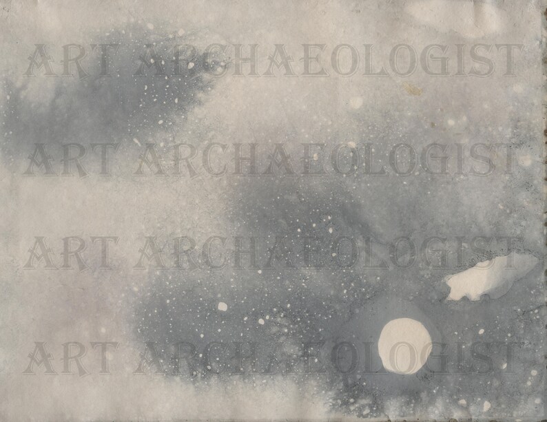Op de afbeelding: Abstract aquarel schilderij met een hemels thema. Het kunstwerk heeft een zacht, gedempt kleurenpalet van grijs, wit en lichtblauw, met een prominente cirkelvorm die op een maan lijkt. De tekst "ART ARCHAEOLOGIST" is vaag zichtbaar in het beeld.