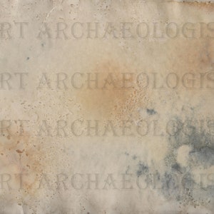 Op de afbeelding: Een getextureerde, verouderde papieren achtergrond met een gevlekt uiterlijk. Het papier heeft een beige basis met bruine en blauwe vlekken, en de woorden "ART ARCHAEOLOGIST" zijn vaag zichtbaar.