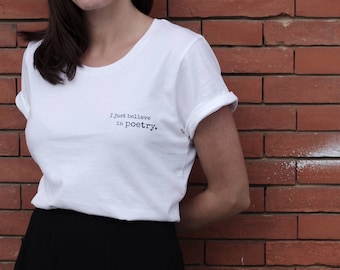 Camiseta de poesía, camiseta de algodón orgánico, camiseta de comercio justo, camiseta blanca para mujer, camiseta con mangas remangadas, camiseta de moda, camiseta literaria para mujer, poesía