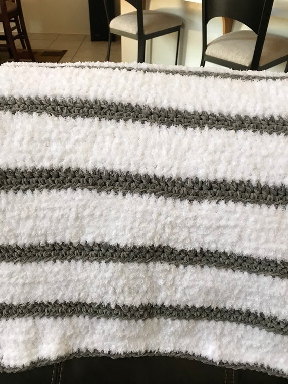 Bernat Pipsqueak Yarn Bernat Blanket Thin Small Stripe White And A Blend Of Elephant And Owl Gray