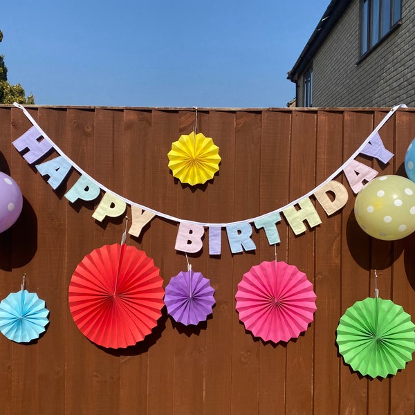 Guirlande de joyeux anniversaire en tissu arc-en-ciel pastel