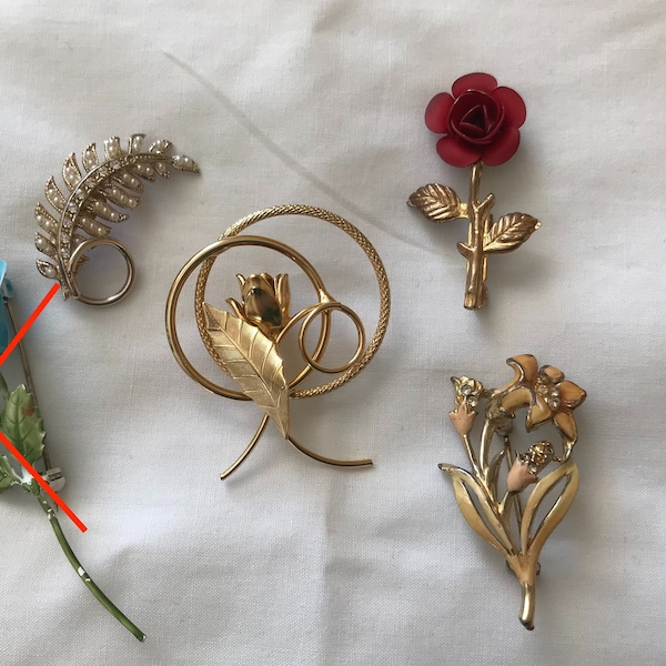 4 Flower Brooches, enamel, metal, faux pearls, gold tone, 1950s, 1960s, 1970s vintage jewelry lot